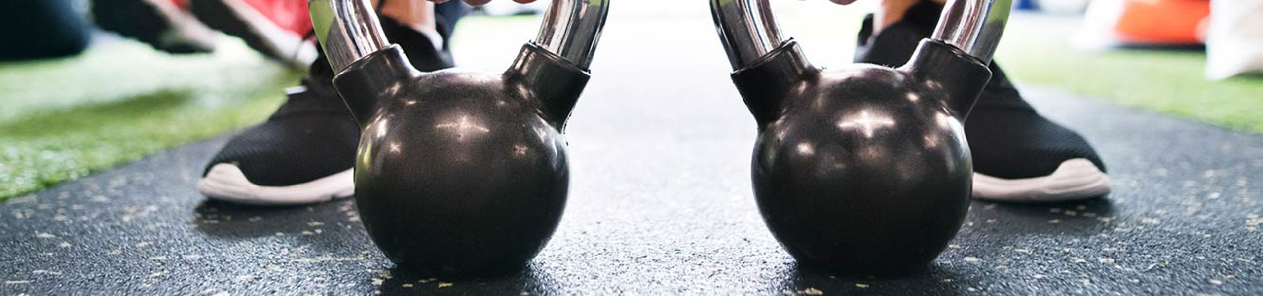 552799-Agymgoerpreparestolifttwokettlebell