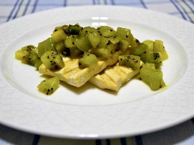 Kiwi Salsa on plate with crackers