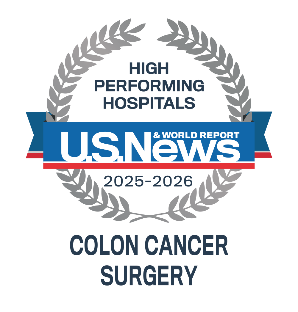 Insignia de hospital de alto desempeño 2025-26 de U.S. News & World Report en cirugía para cáncer de colon