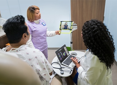  Paciente y equipo de atención en una videollamada