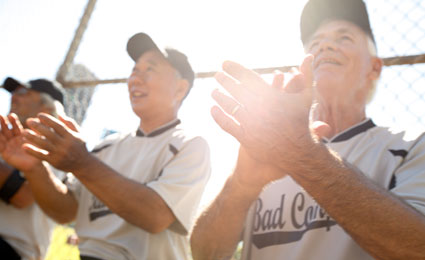 Fotografía de jugadores de béisbol aplaudiendo