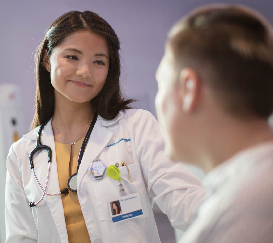 Dos médicos hablando