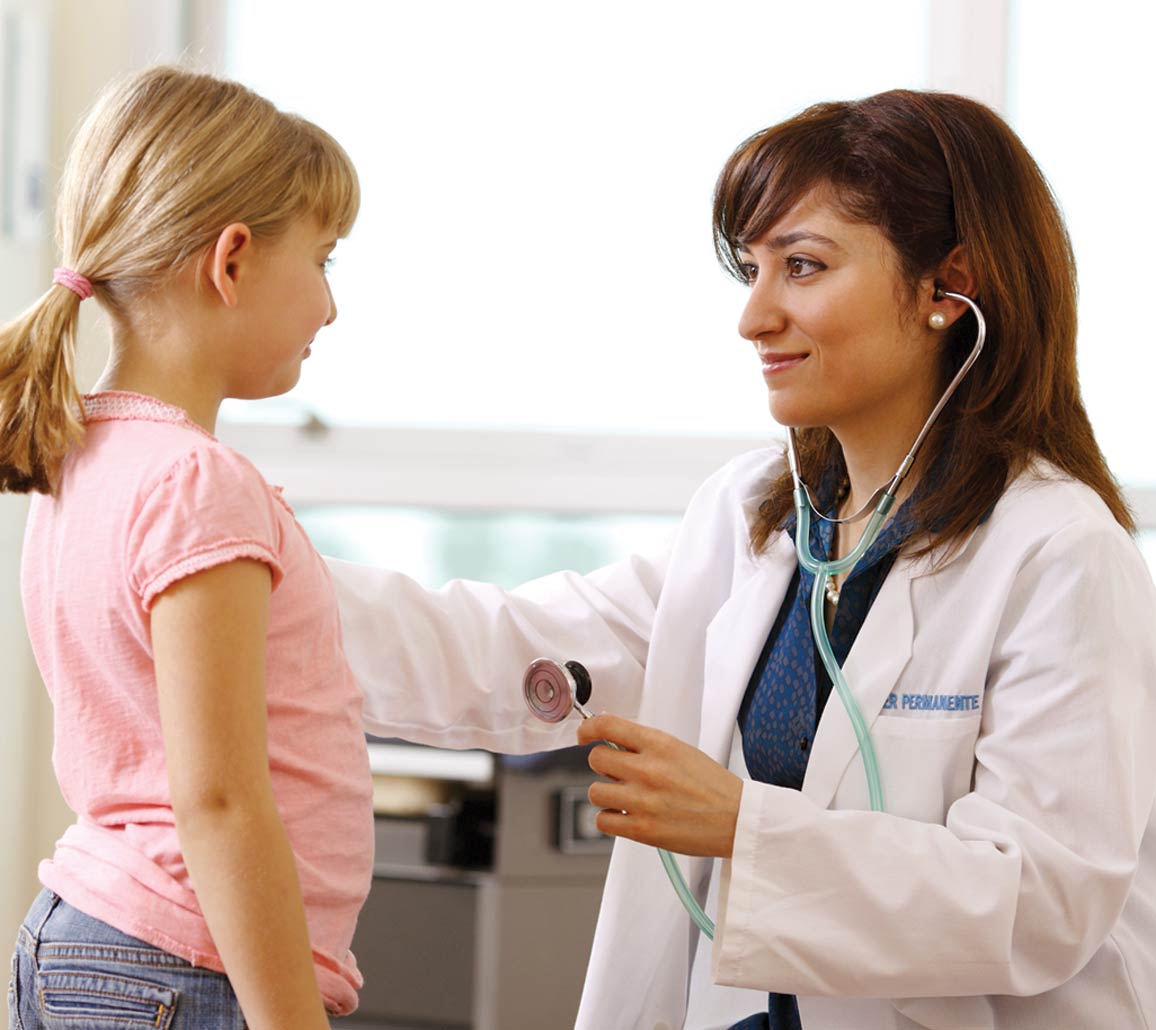 Miembro sonriente en la consulta médica
