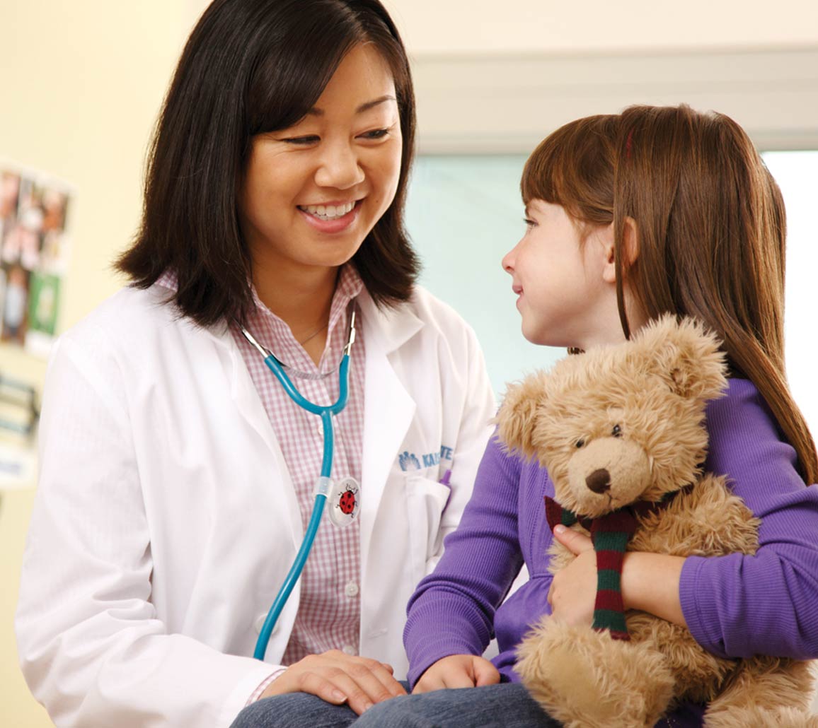 Miembro sonriente en la consulta médica