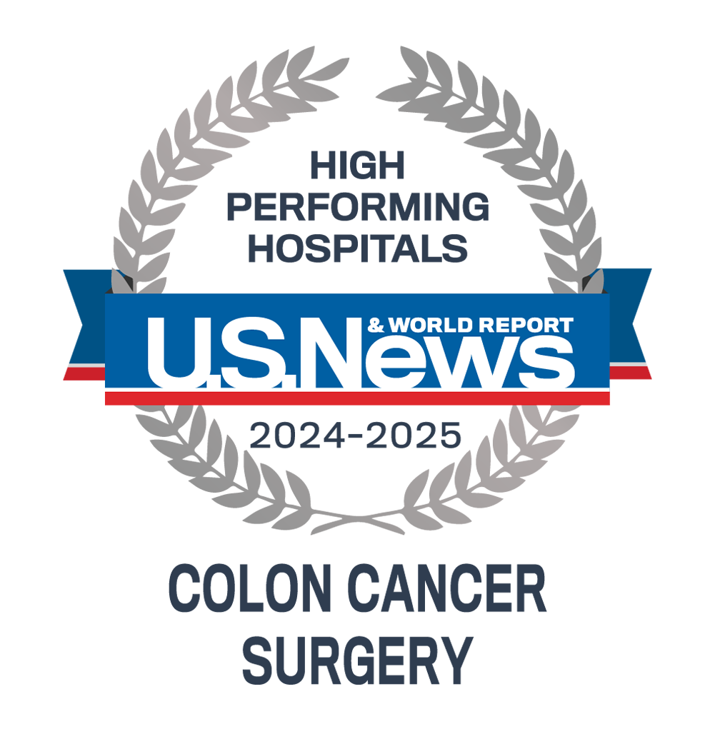Insignia de hospital de alto desempeño 2024-25 de U.S. News & World Report en cirugía para cáncer de colon