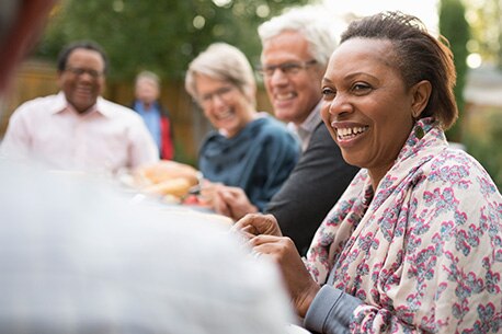 Grupo de personas sonriendo
