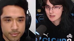 Dos adultos jóvenes conversando por videollamada